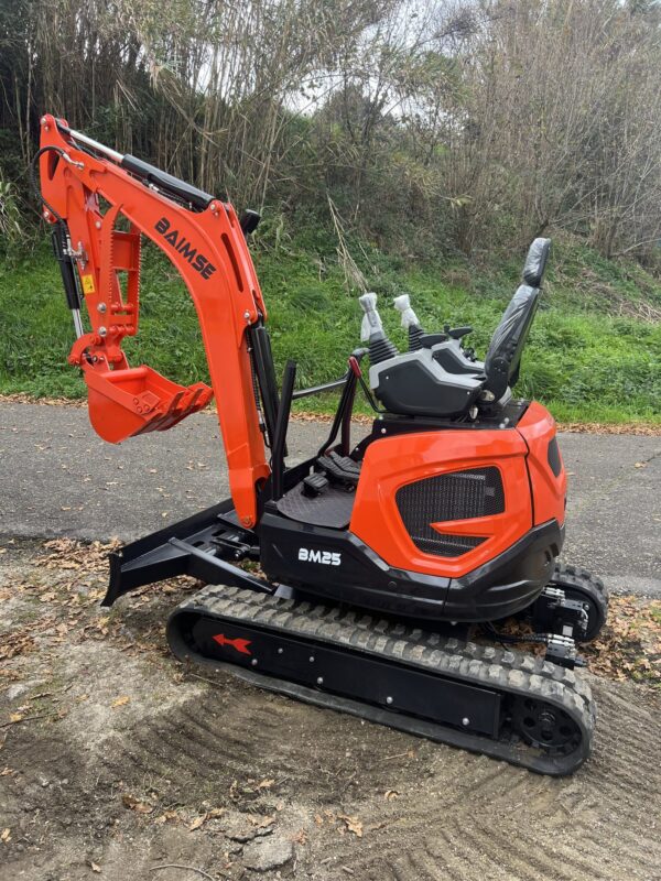 BAIMSE – 2,5 t – Moteur Kubota D1105 Poids : 2 500 kg | Rotation 360° | Puissance : 24,8 ch