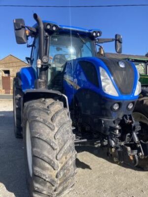 1-142.jpg Tracteur New Holland T7