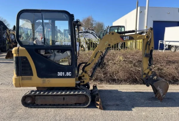 Mini-pelle CATERPILLAR 301.8C