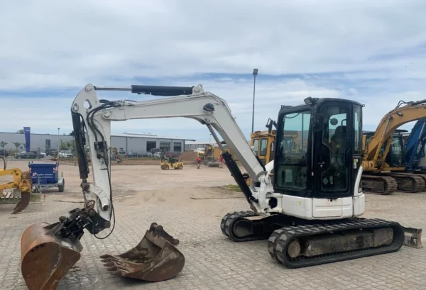 Mini-pelle CATERPILLAR 305C CR