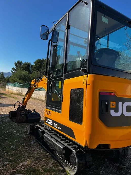 Mini-pelle JCB 19C-1 – 2022 – 1,9 T (785 h)