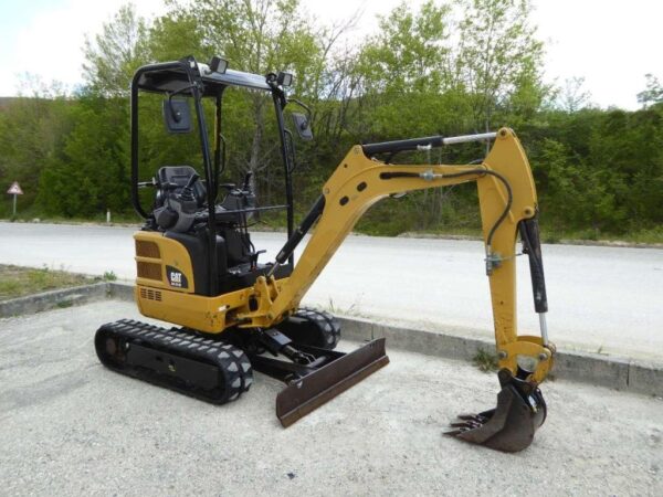 Mini-pelle CATERPILLAR 301.7D CR