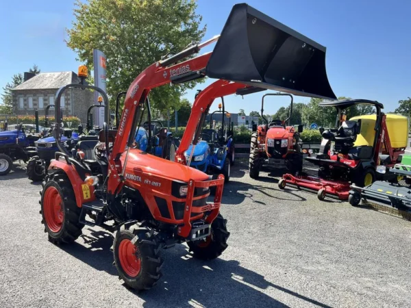 1-85.webp Tracteur Kubota EK1-261 + Chargeur – 2024