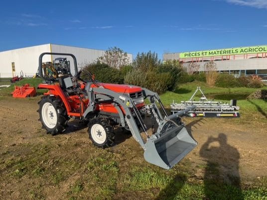 Micro-tracteur Kubota GL22 – 22 CV – 4RM – RemanufacturéAvec chargeur neuf et godet grappin