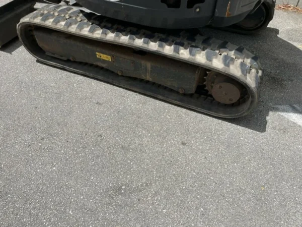 10-3-2.webp Mini-pelle Bobcat E26