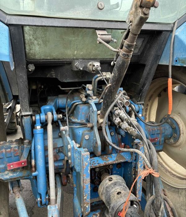 10-53.jpg Tracteur Ford 8240 – 1992 – 4RM