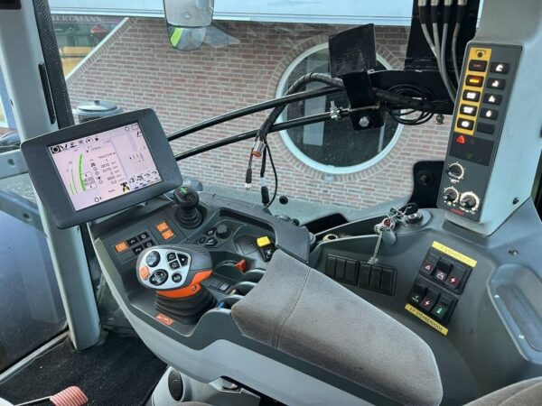 Tracteur Claas AXION 810 CMATIC – 292 ch – 2016 – 7 075 h