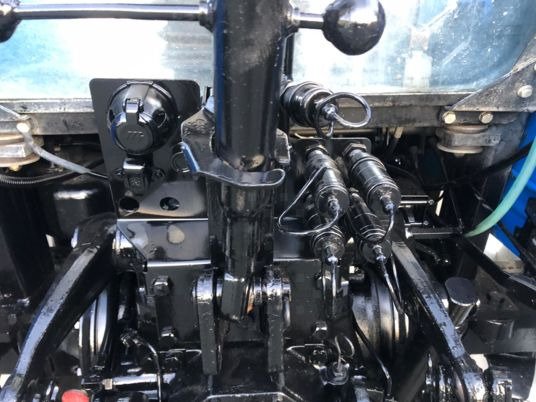 Tracteur New Holland TL100A – 4RM – 2005 – 100 ch