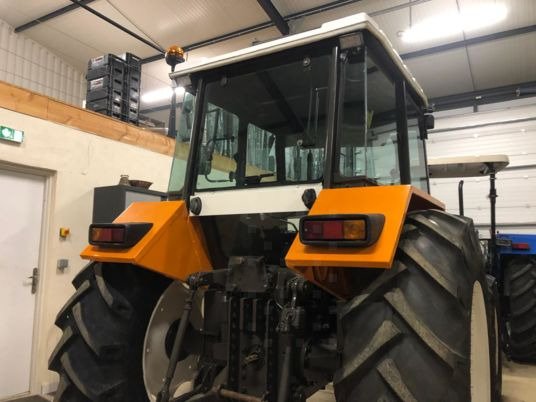 Tracteur Renault 681-4S – 1983 – 65 ch – 4RM