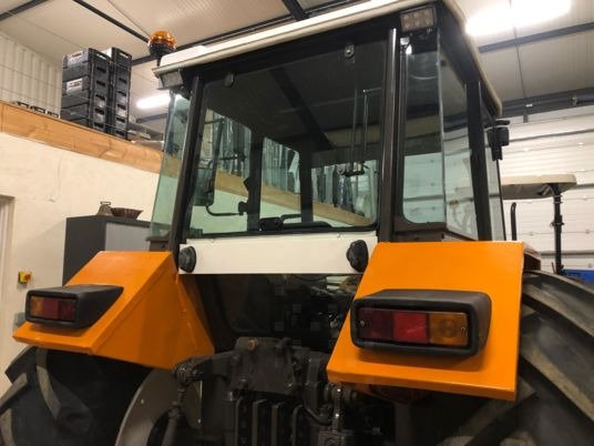 Tracteur Renault 681-4S – 1983 – 65 ch – 4RM