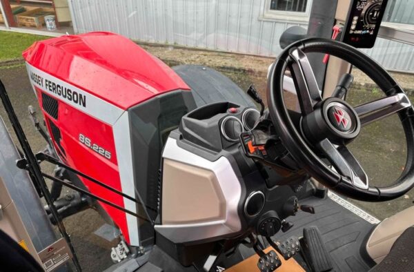 13-38-1.jpg Tracteur Massey Ferguson MF 8S 225 EXCLUSIVE DYNA-VT – 4RM – 2022 – 225 h