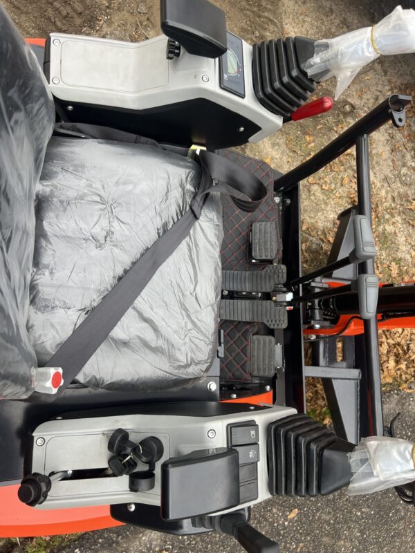 BAIMSE – 2,5 t – Moteur Kubota D1105 Poids : 2 500 kg | Rotation 360° | Puissance : 24,8 ch