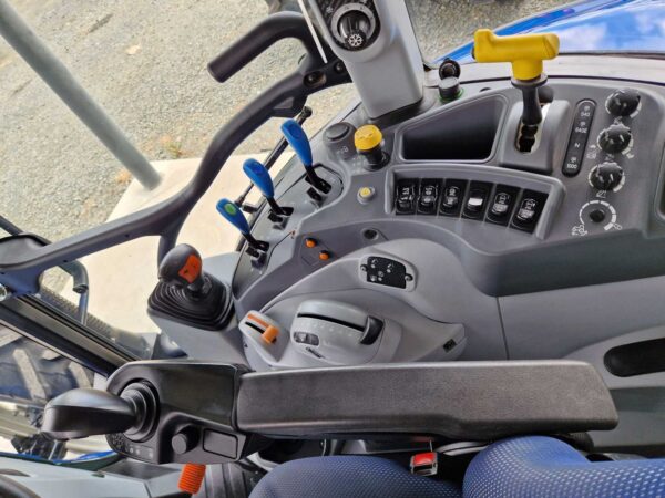 NEW HOLLAND T5