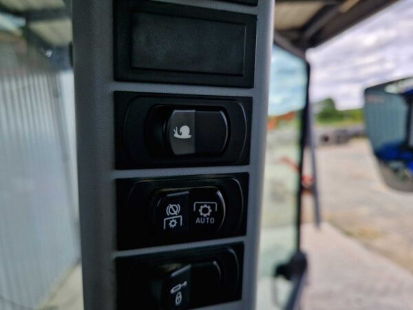 NEW HOLLAND T5