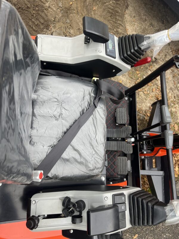 BAIMSE – 2,5 t – Moteur Kubota D1105 Poids : 2 500 kg | Rotation 360° | Puissance : 24,8 ch