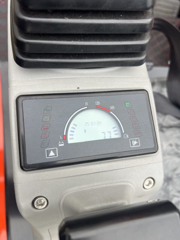 BAIMSE – 2,5 t – Moteur Kubota D1105 Poids : 2 500 kg | Rotation 360° | Puissance : 24,8 ch