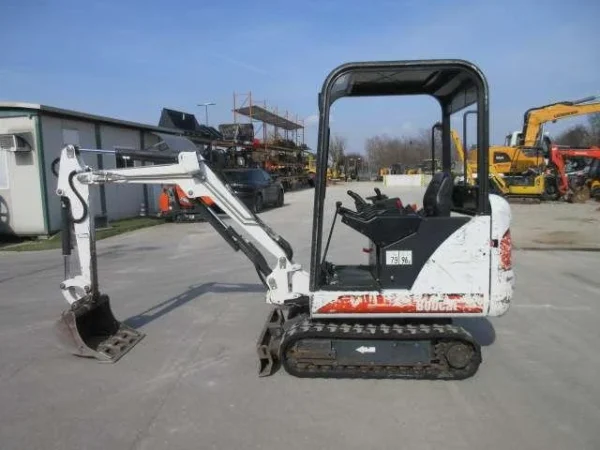 Mini-pelle Bobcat 320