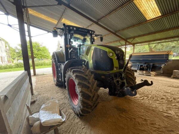 Tracteur Claas AXION 820 CEBIS – 225 ch – 4RM – 2015