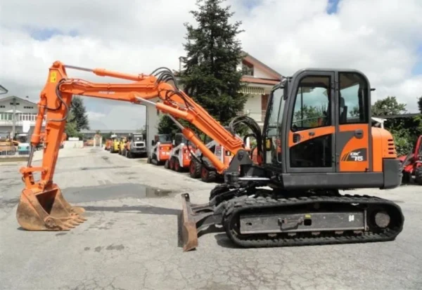 2-19-1.webp Mini-pelle Doosan DX 75