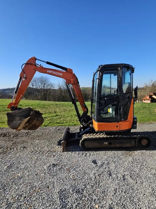 2-29-1.webp Mini-pelle Hitachi Zaxis U33 (2014) – 3,5 t