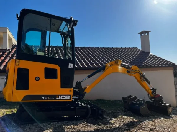 Mini-pelle JCB 19C-1 – 2022 – 1,9 T (785 h)
