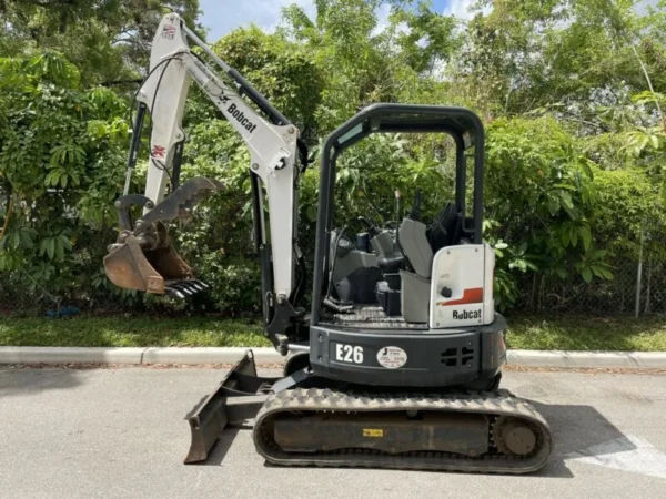 2-6-2.webp Mini-pelle Bobcat E26