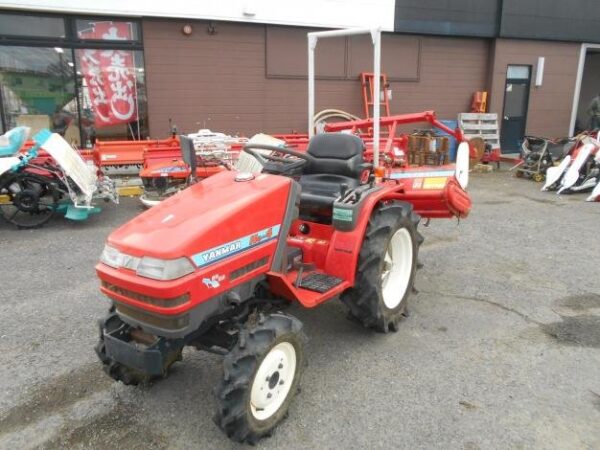 2-64.jpg Tracteur Yanmar d’occasion de 14 chevaux