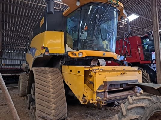 Moissonneuse-batteuse New Holland CR 9080 – Rotor – Coupe 7,32 mAvec équipement maïs Fantini 8 rangs
