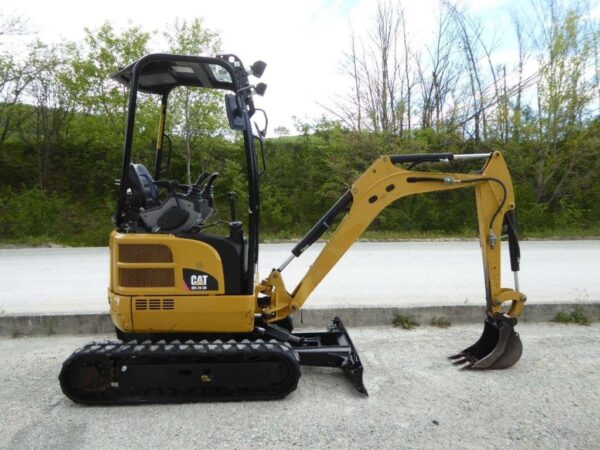 Mini-pelle CATERPILLAR 301.7D CR