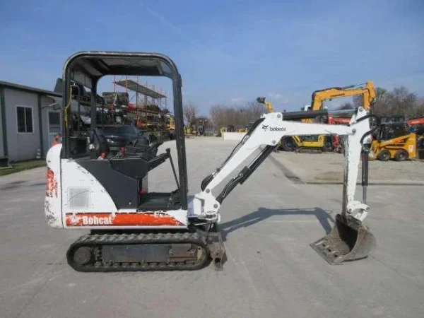 Mini-pelle Bobcat 320