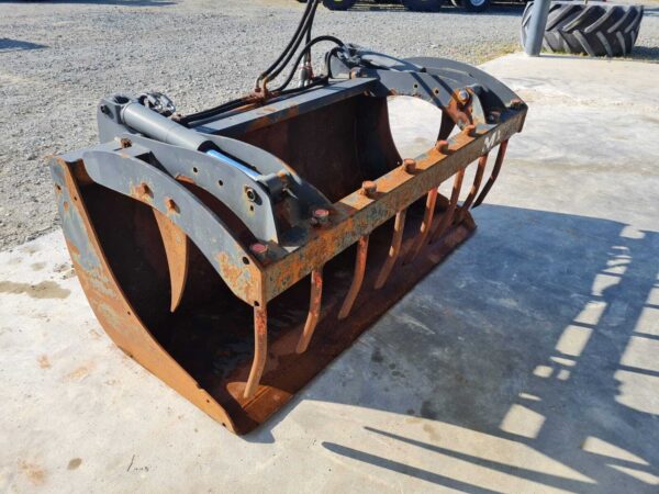 Godet multiservice Mailleux Largeur 1,6m Attelage MX