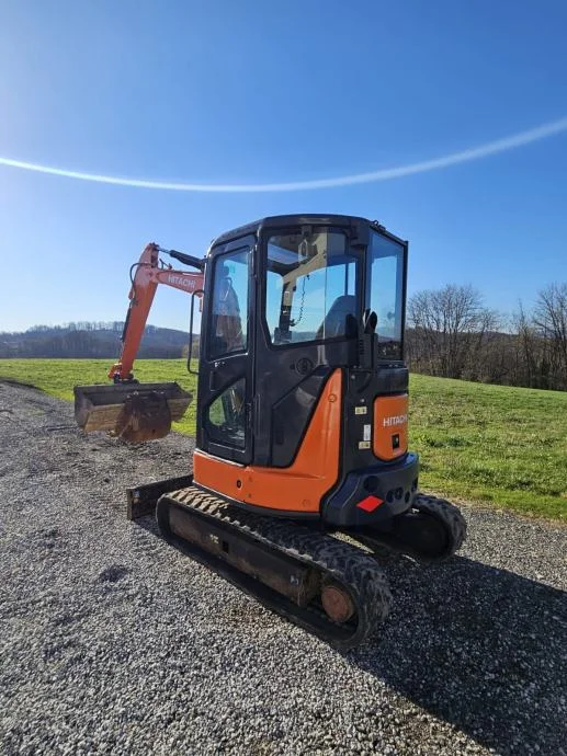 3-29-1.webp Mini-pelle Hitachi Zaxis U33 (2014) – 3,5 t