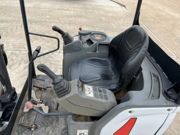 Mini-pelle Bobcat E17