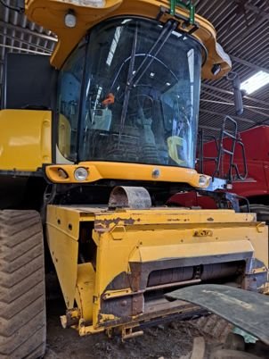 Moissonneuse-batteuse New Holland CR 9080 – Rotor – Coupe 7,32 mAvec équipement maïs Fantini 8 rangs