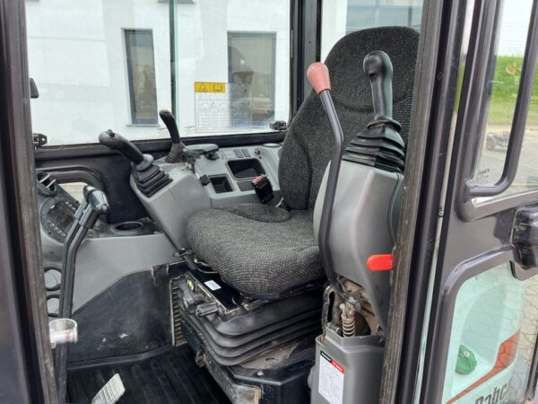Mini-pelle BOBCAT E85