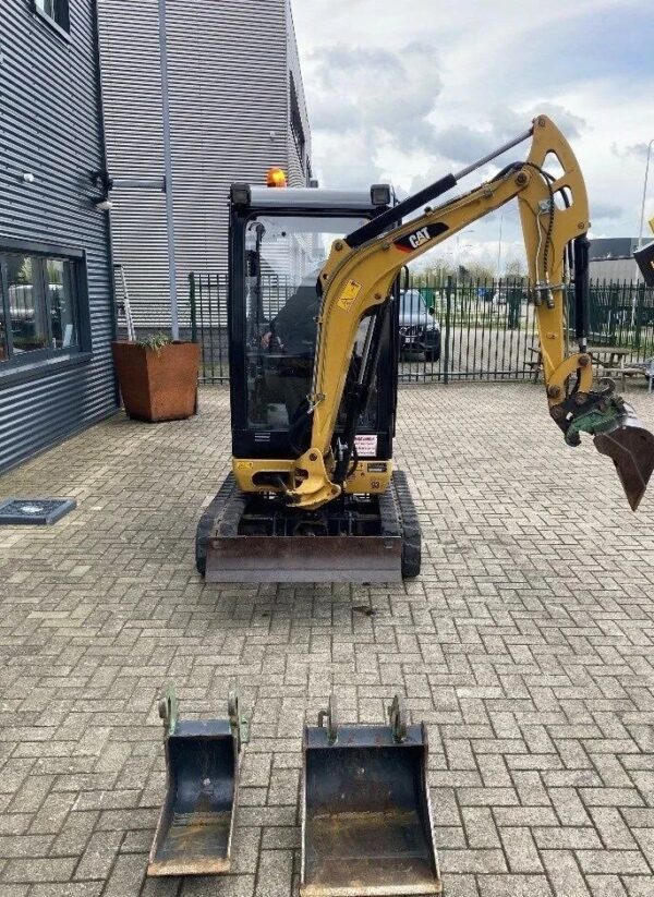 3-72.jpg Mini-pelle CATERPILLAR 301.7D