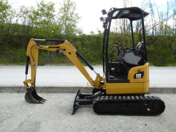 Mini-pelle CATERPILLAR 301.7D CR