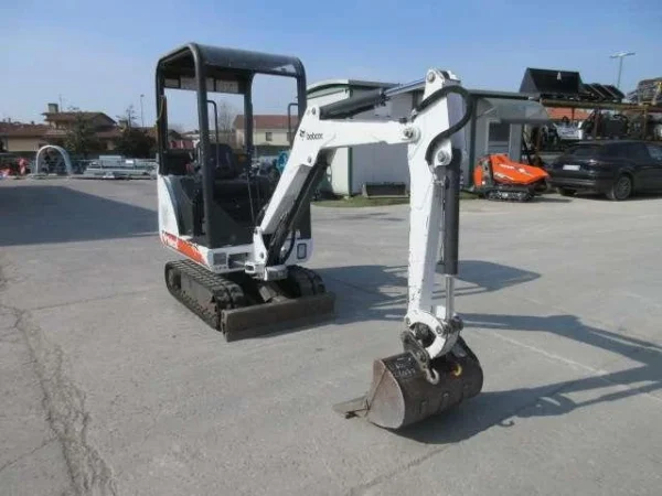 Mini-pelle Bobcat 320