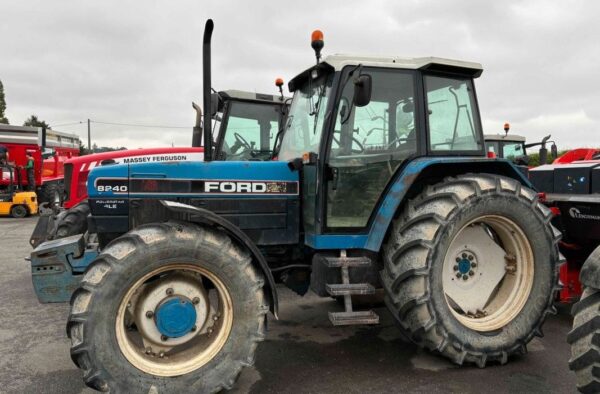 4-112.jpg Tracteur Ford 8240 – 1992 – 4RM