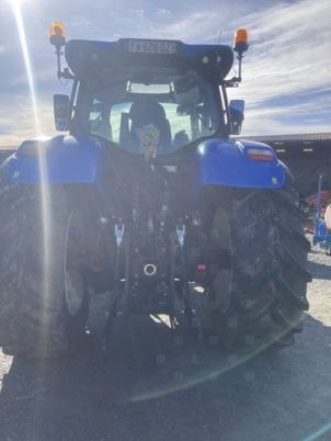 4-124.jpg Tracteur New Holland T7