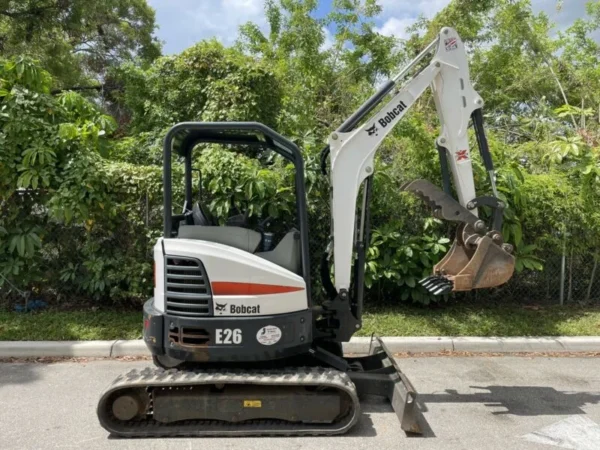 4-6-2.webp Mini-pelle Bobcat E26