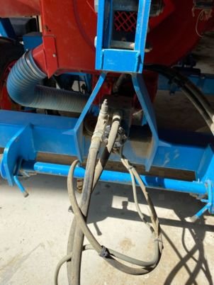 Trémie Frontale MONOSEM – Entraînement Hydraulique – 2011