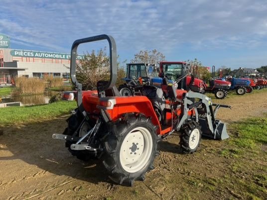 Micro-tracteur Kubota GL22 – 22 CV – 4RM – RemanufacturéAvec chargeur neuf et godet grappin