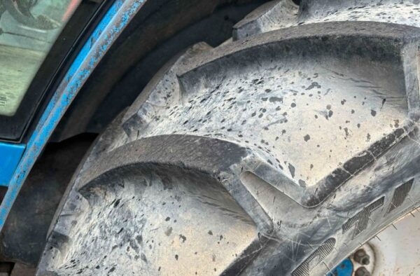 5-105.jpg Tracteur Ford 8240 – 1992 – 4RM