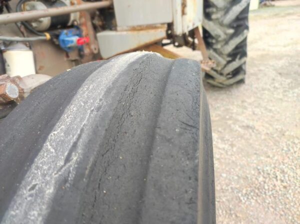 5-111.jpg Tracteur Massey Ferguson 575 – 2RM – 1980 – 9 253 h