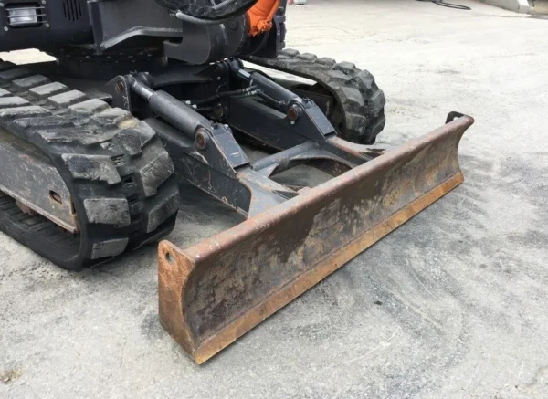 5-17-1.webp Mini-pelle Doosan DX 75