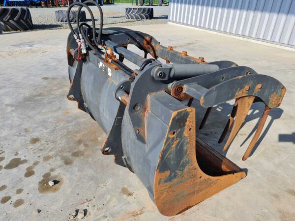 Godet multiservice Mailleux Largeur 1,6m Attelage MX