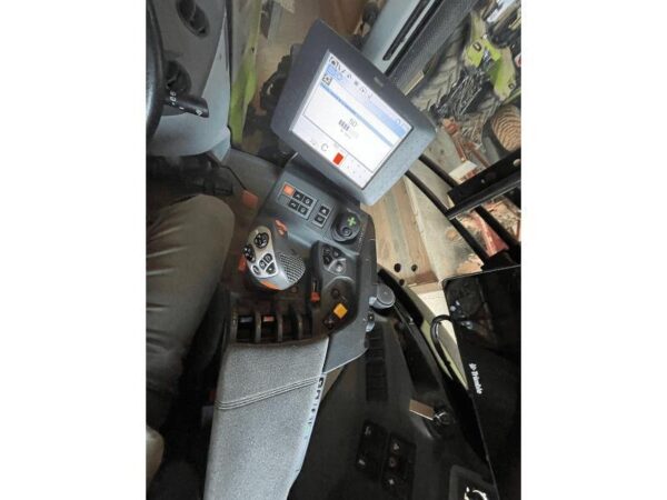Tracteur Claas AXION 820 CEBIS – 225 ch – 4RM – 2015