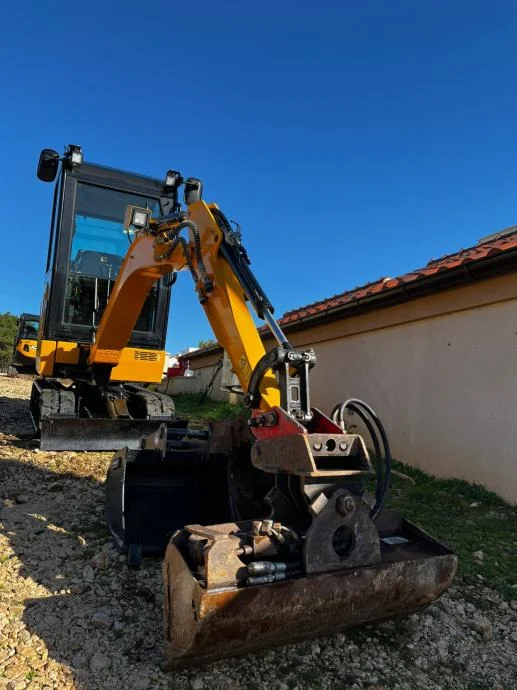 Mini-pelle JCB 19C-1 – 2022 – 1,9 T (785 h)