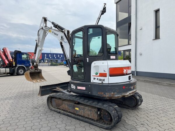 Mini-pelle BOBCAT E85